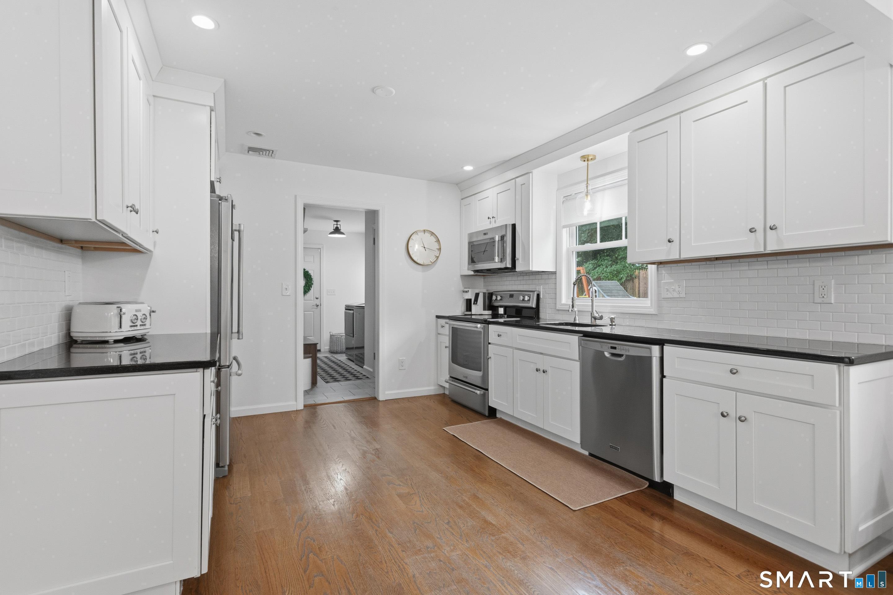 22 Shadybrook Road Fairfield, CT 06825 - Photo 11 of 28