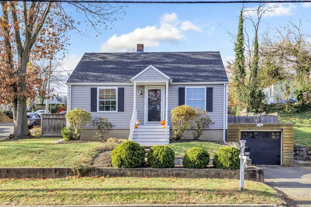 $515,000 | 378 Castle Avenue, Fairfield, CT 06825