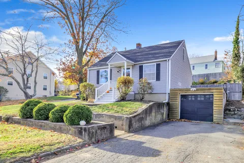 $479,000 | 378 Castle Avenue, Fairfield, CT 06825