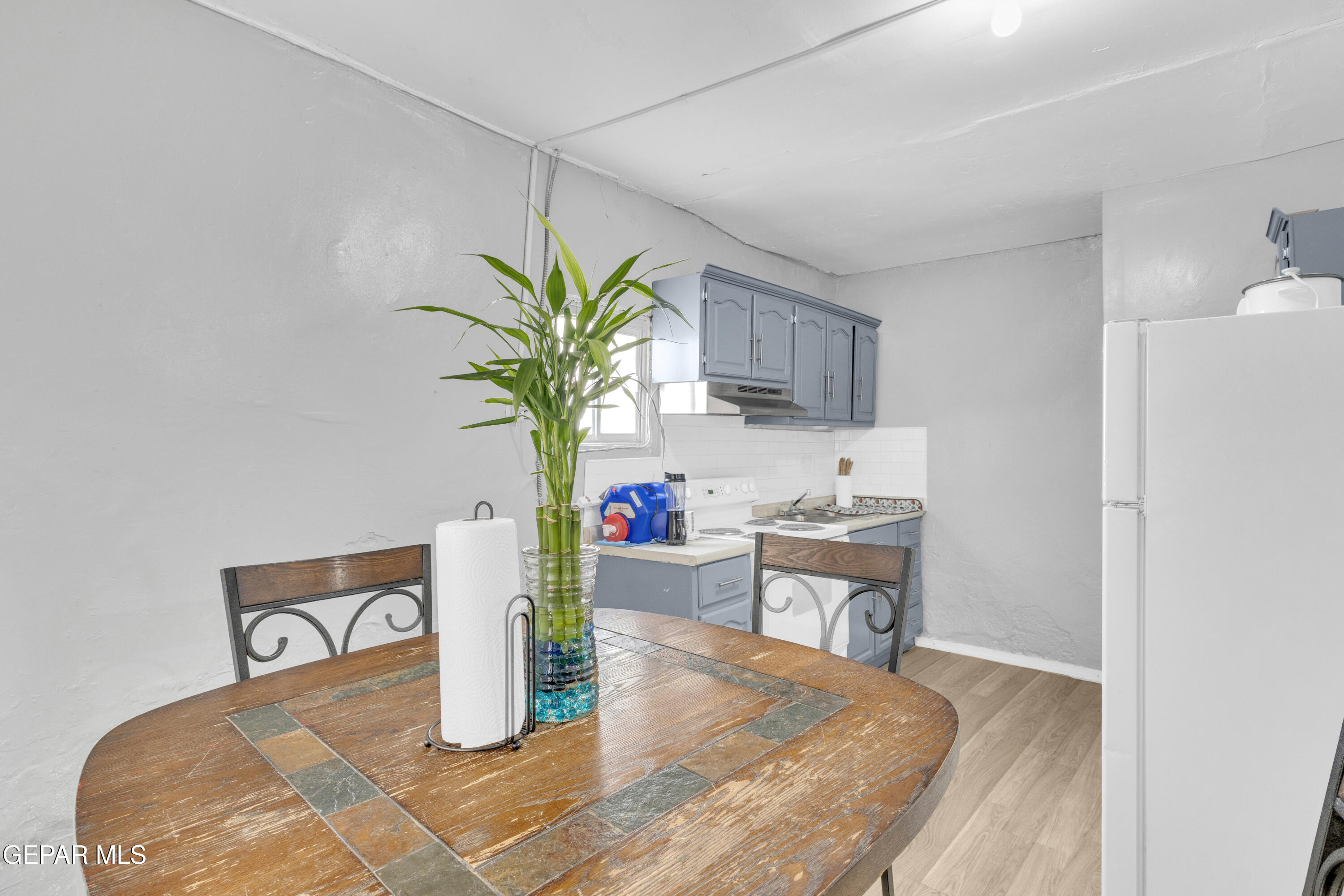 720 Johnson Street Fabens, TX 79838 - Photo 13 of 68 Saul_Hernandez_718_Johnson_072024 2-11