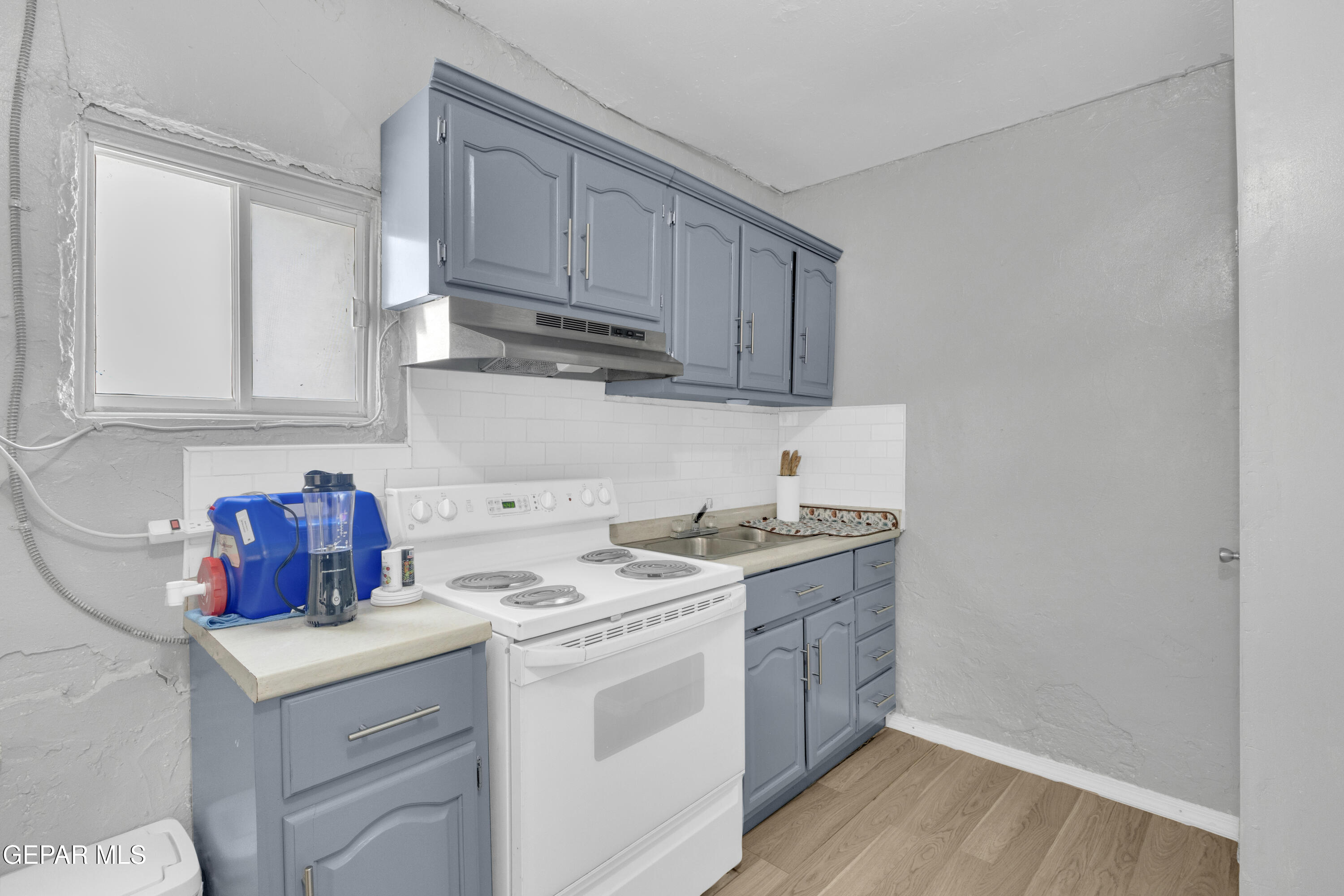 720 Johnson Street Fabens, TX 79838 - Photo 15 of 68 Saul_Hernandez_718_Johnson_072024 2-13