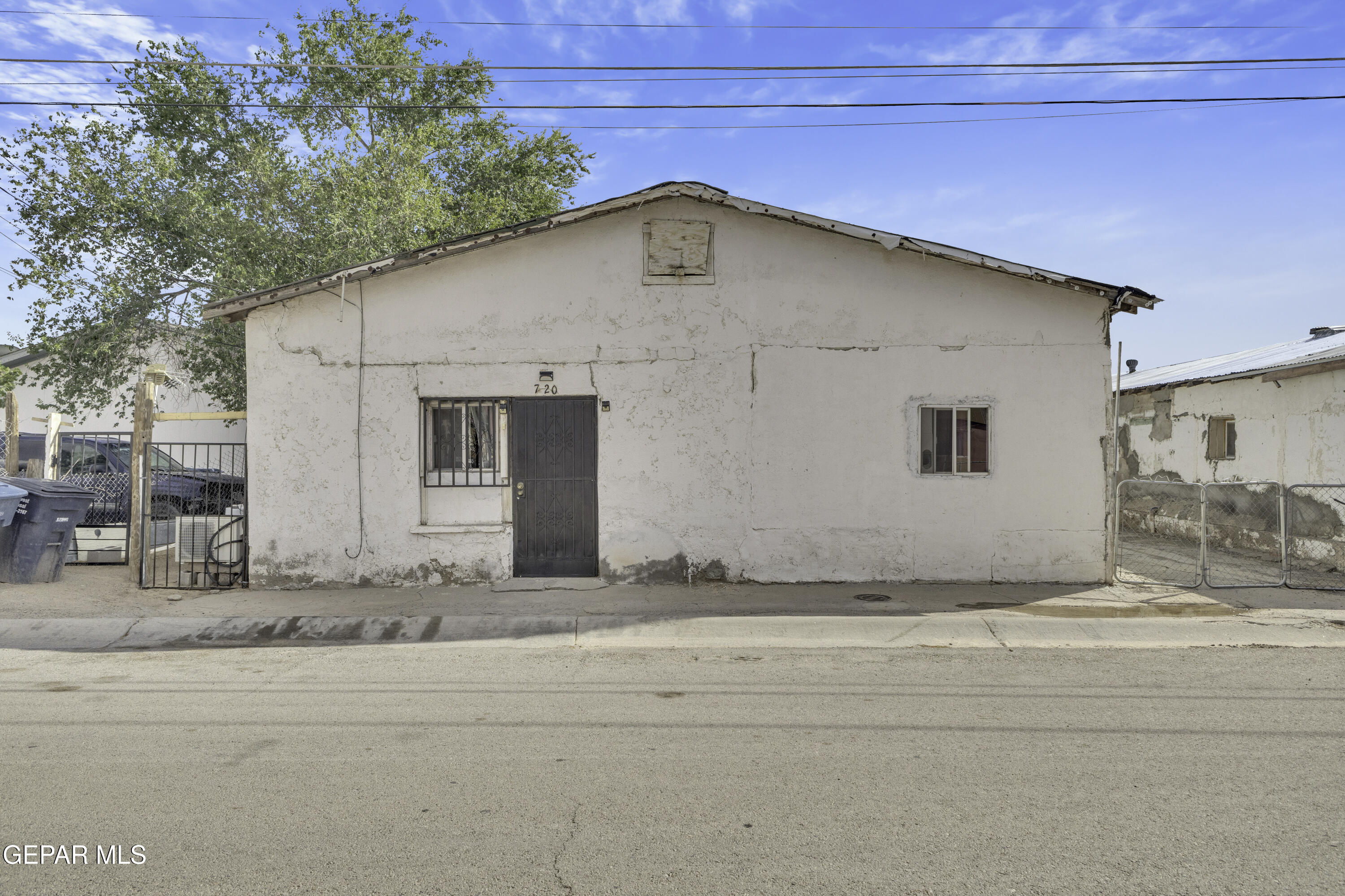 720 Johnson Street Fabens, TX 79838 - Photo 23 of 68 a view of white house