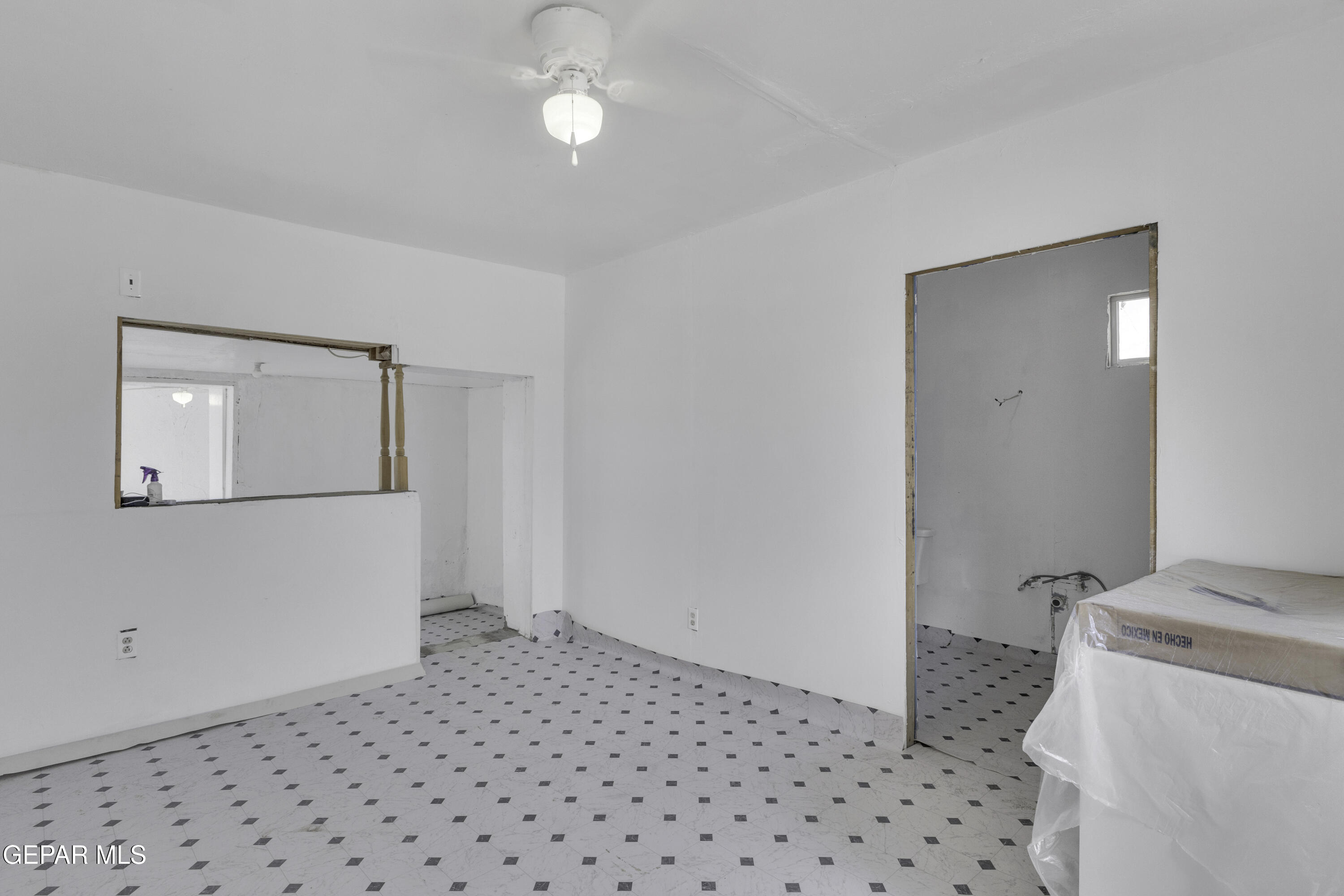 720 Johnson Street Fabens, TX 79838 - Photo 38 of 68 a bedroom with a bed and a lamp on dresser