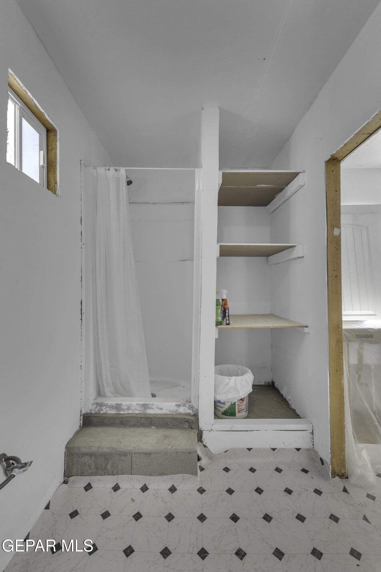 720 Johnson Street Fabens, TX 79838 - Photo 40 of 68 a bathroom with a toilet