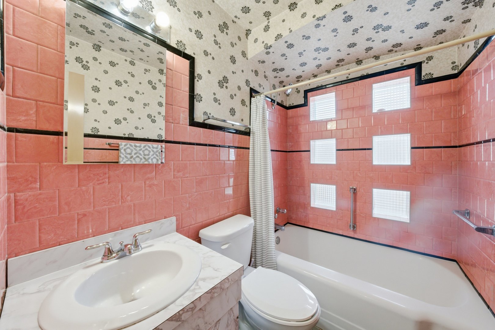 5748 South Kenneth Avenue Chicago, IL 60629 - Photo 7 of 13