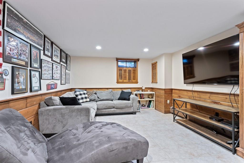 10 Patricia Road Mansfield, MA 02048 - Photo 25 of 31 Gallery Image 25
