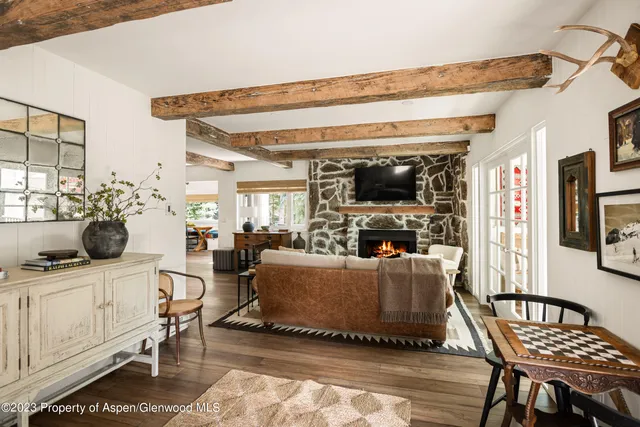 a black and white photo of a couch