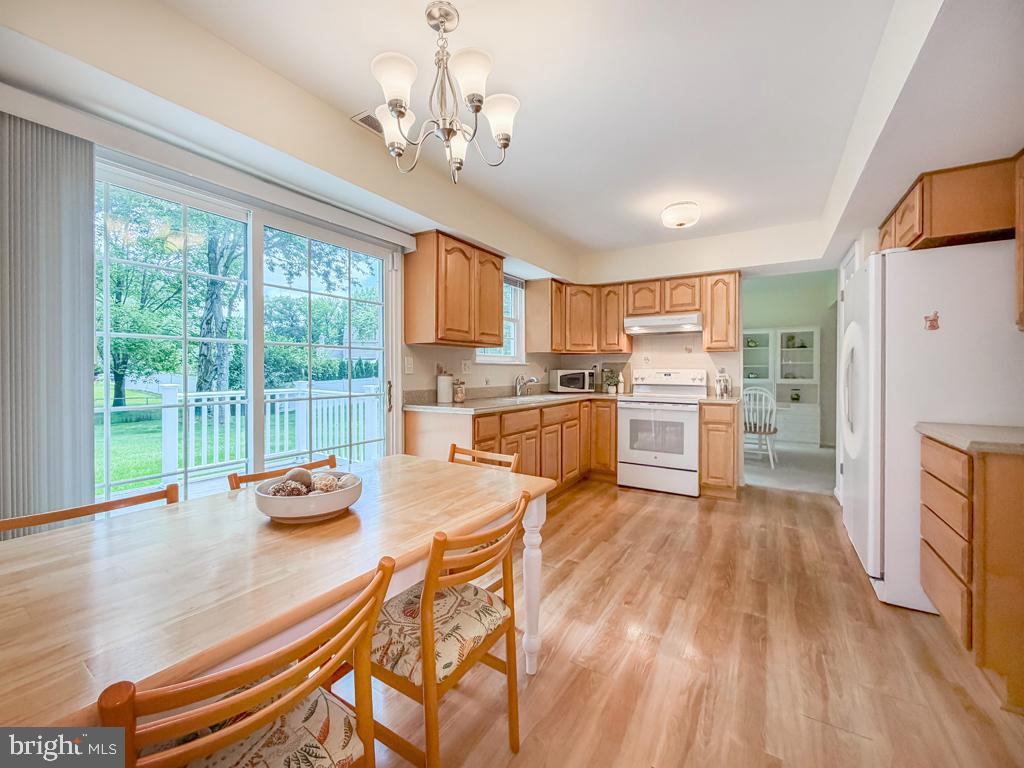 236 Greenview Road Yardley, PA 19067 - Photo 12 of 38 Breakfast Room