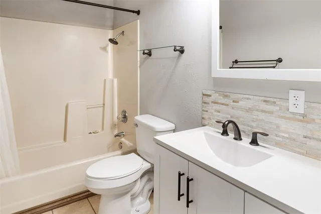 $569,900 | 151 County Road 2930, Gun Barrel City, TX 75156