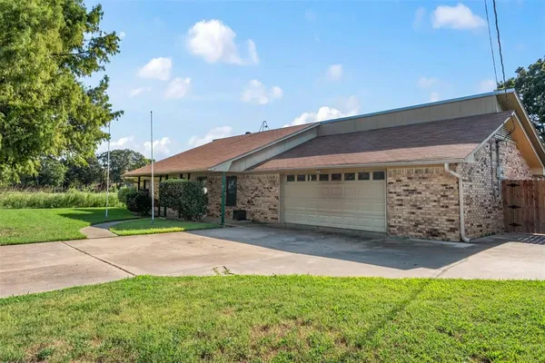 $555,000 | 151 County Road 2930, Gun Barrel City, TX 75156