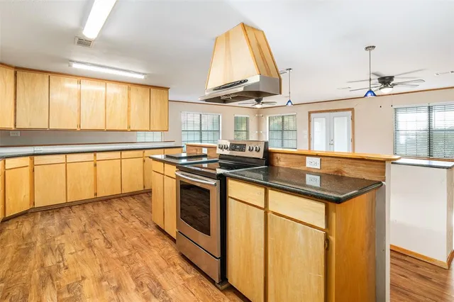 $569,900 | 151 County Road 2930, Gun Barrel City, TX 75156