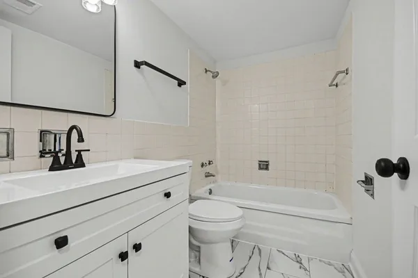 $124,900 | 9720 South Pulaski Road, Unit 102, Oak Lawn, IL 60453