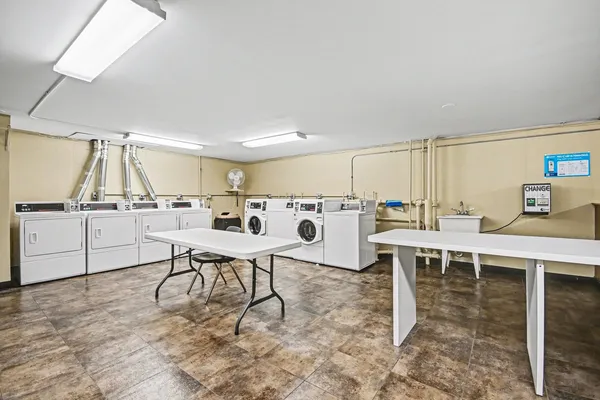 $124,900 | 9720 South Pulaski Road, Unit 102, Oak Lawn, IL 60453
