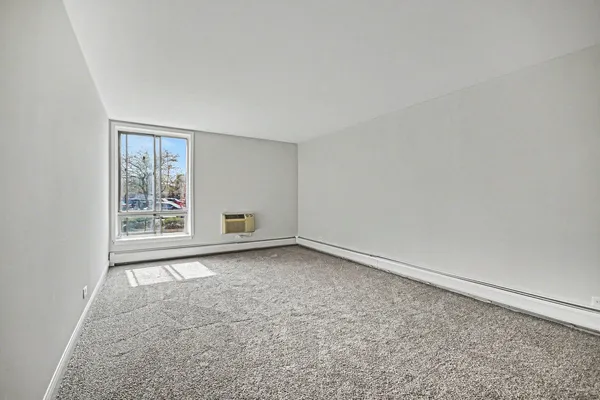 $124,900 | 9720 South Pulaski Road, Unit 102, Oak Lawn, IL 60453