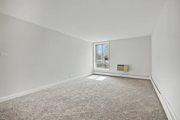 $124,900 | 9720 South Pulaski Road, Unit 102, Oak Lawn, IL 60453