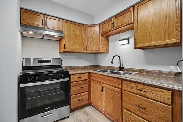 $124,900 | 9720 South Pulaski Road, Unit 102, Oak Lawn, IL 60453