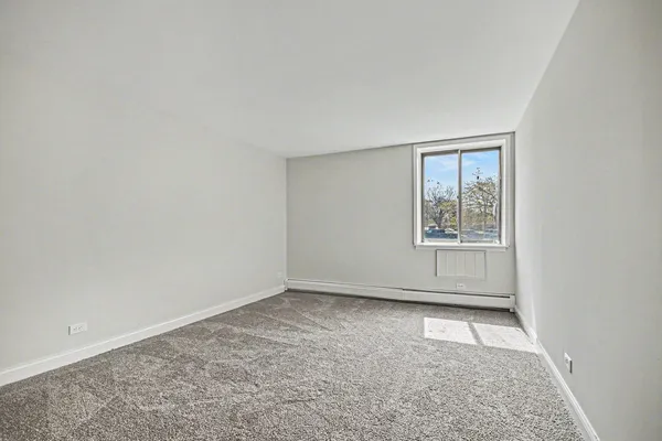 $124,900 | 9720 South Pulaski Road, Unit 102, Oak Lawn, IL 60453