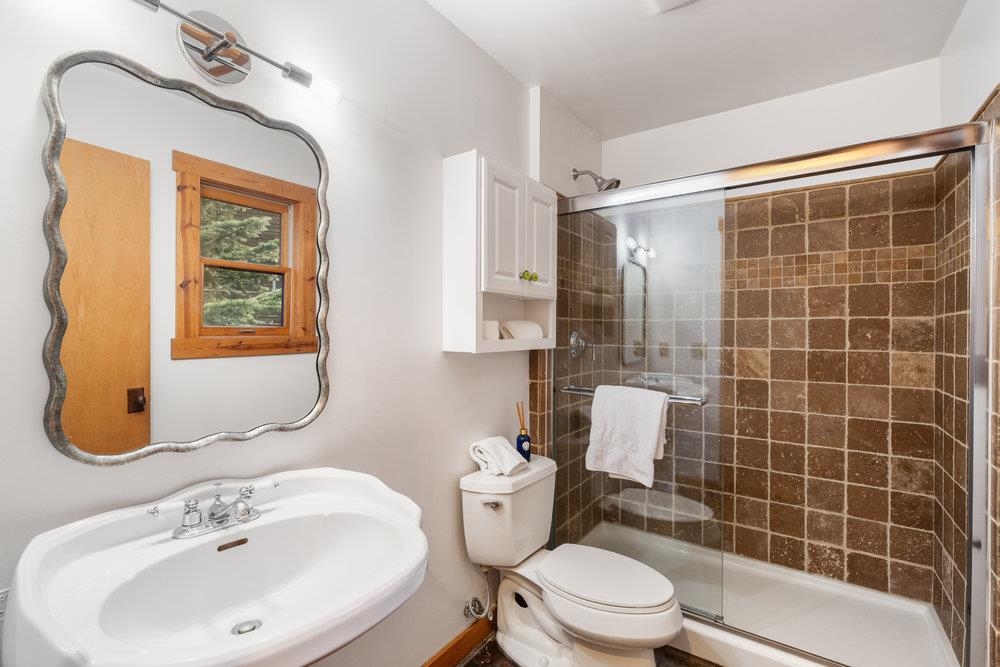 10480 Iris Road Truckee, CA 96161 - Photo 13 of 28 Gallery Image 13