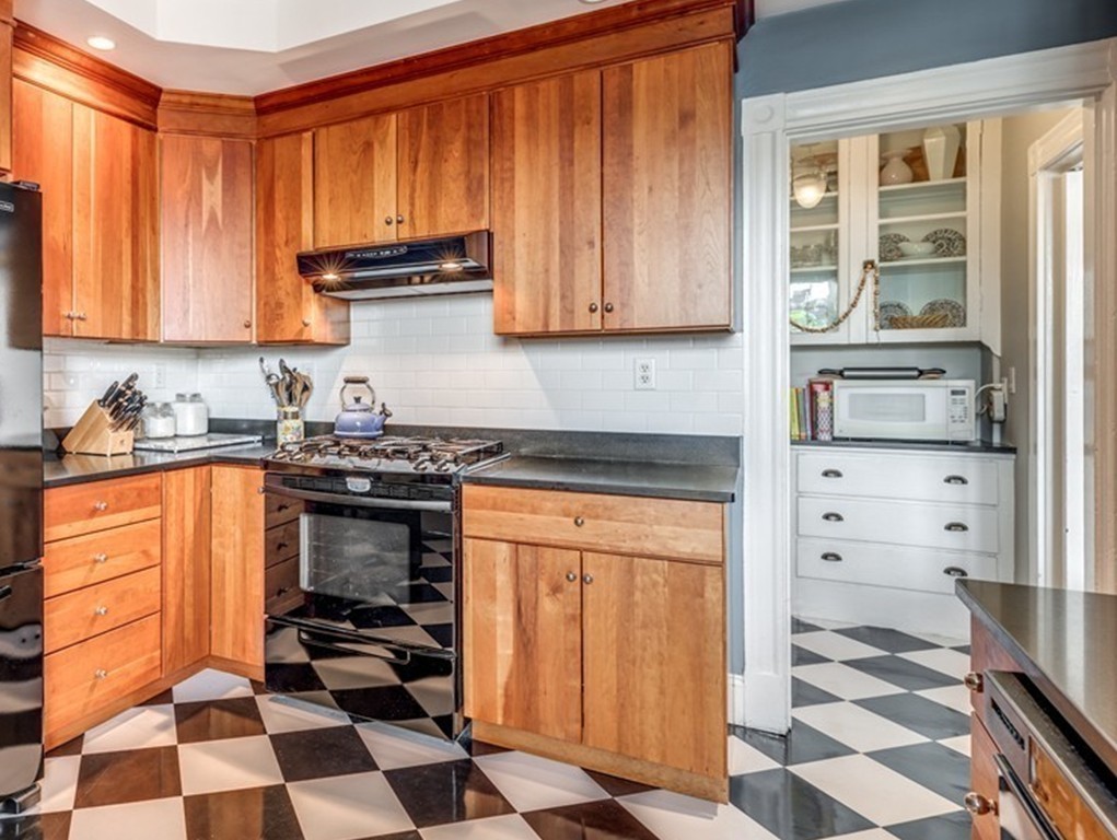 9 Bradford Terrace, Unit 5 Brookline, MA 02446 - Photo 12 of 24