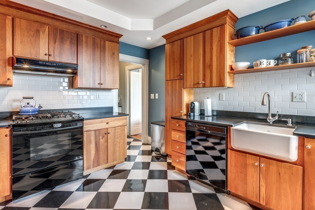 9 Bradford Terrace, Unit 5 Brookline, MA 02446 - Photo 13 of 24