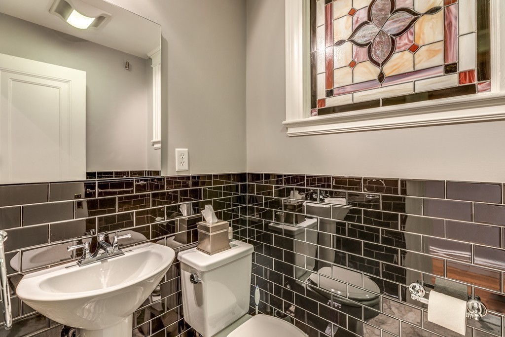 9 Bradford Terrace, Unit 5 Brookline, MA 02446 - Photo 20 of 24