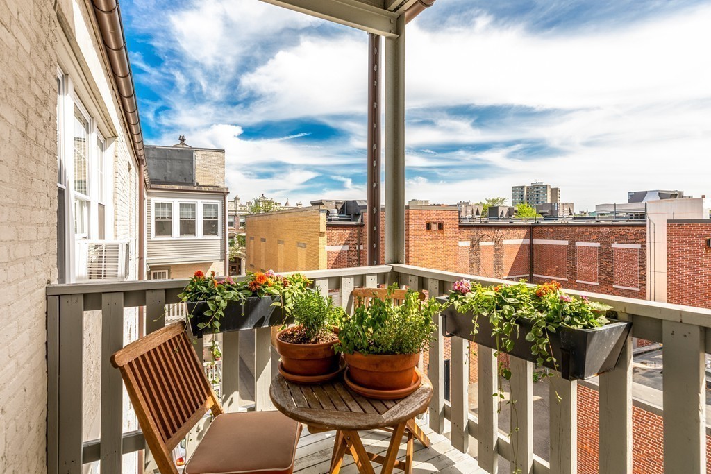 9 Bradford Terrace, Unit 5 Brookline, MA 02446 - Photo 3 of 24