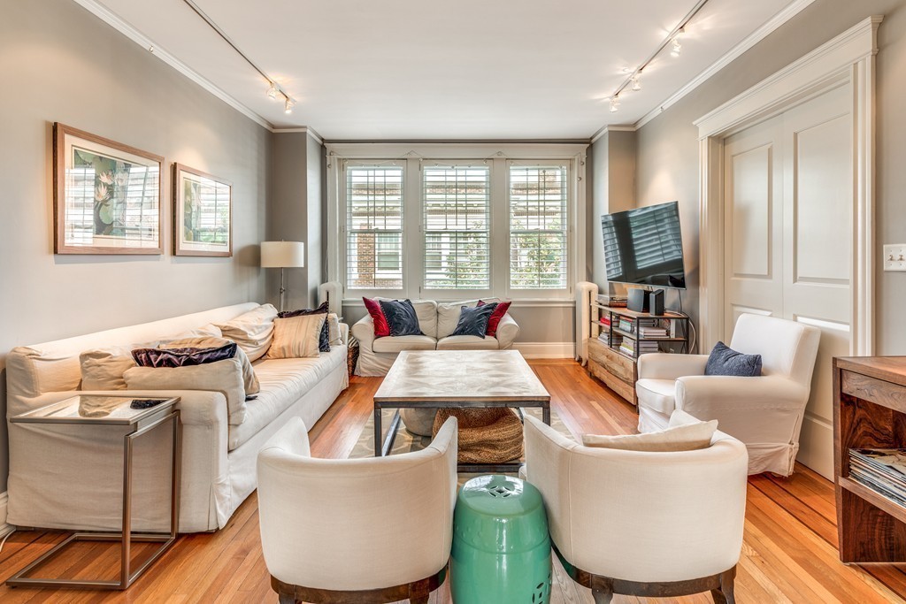 9 Bradford Terrace, Unit 5 Brookline, MA 02446 - Photo 6 of 24