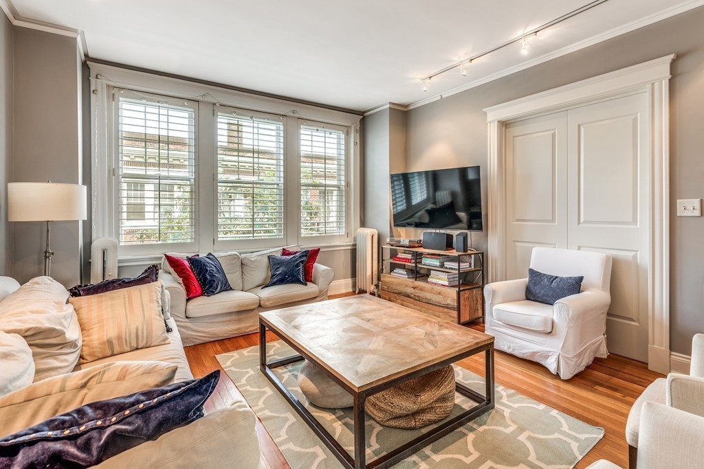 9 Bradford Terrace, Unit 5 Brookline, MA 02446 - Photo 8 of 24