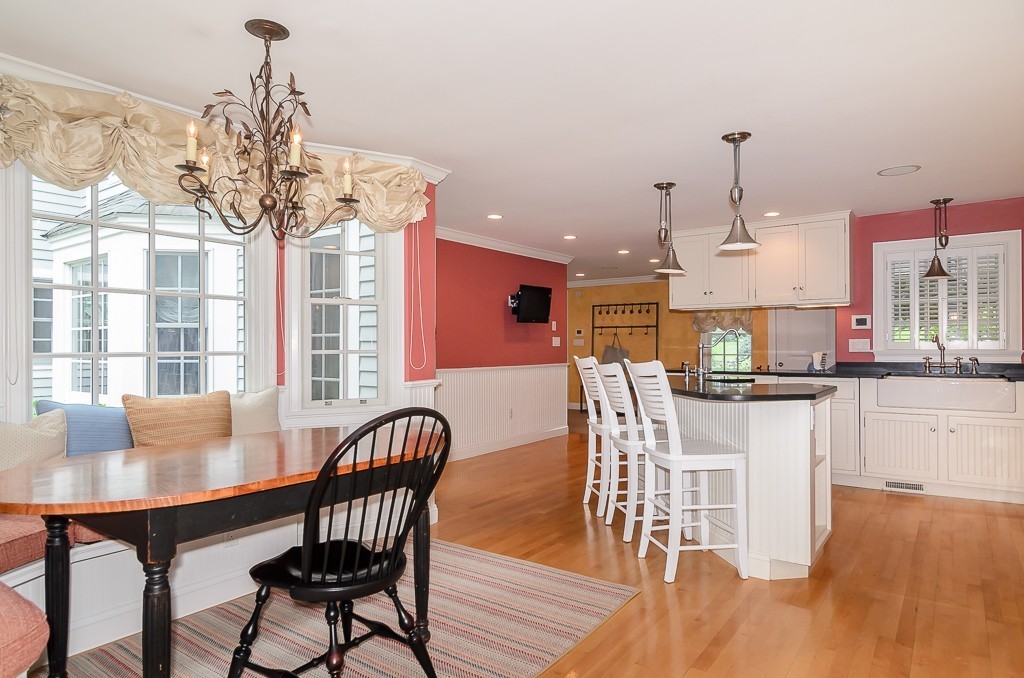 72 Standish Road Wellesley, MA 02481 - Photo 3 of 19