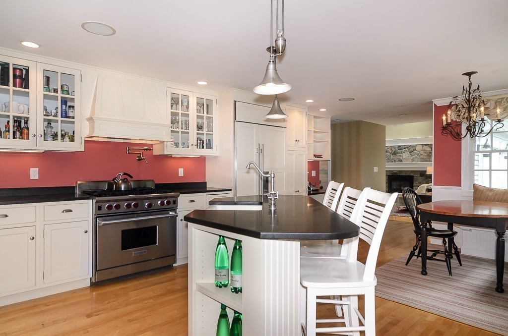 72 Standish Road Wellesley, MA 02481 - Photo 4 of 19