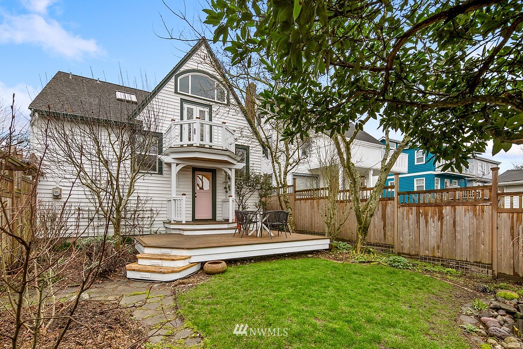 537 Northeast 82nd Street Seattle, WA 98115 - Photo 25 of 28 a front view of a house with garden