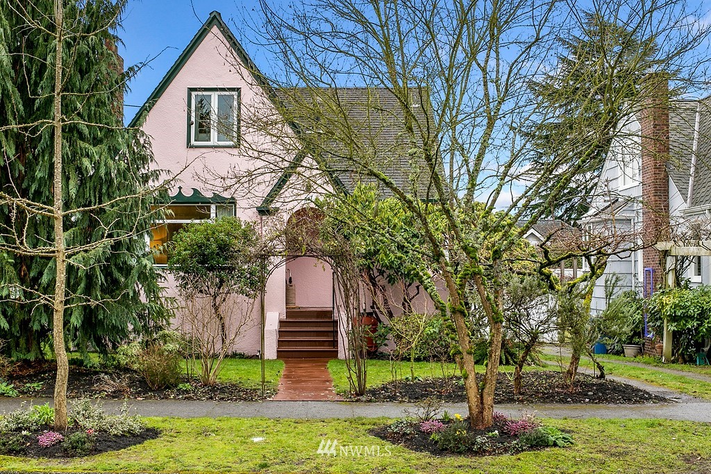 537 Northeast 82nd Street Seattle, WA 98115 - Photo 27 of 28 a front view of a house with garden
