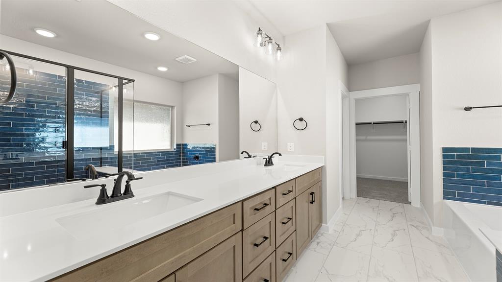 1527 Bridlepath Trail Forney, TX 75126 - Photo 16 of 29 14. 1527 Bridlepath - Bath