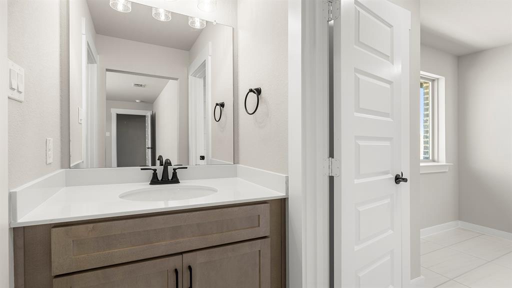 1527 Bridlepath Trail Forney, TX 75126 - Photo 25 of 29 23. 1527 Bridlepath - 3RD Bath