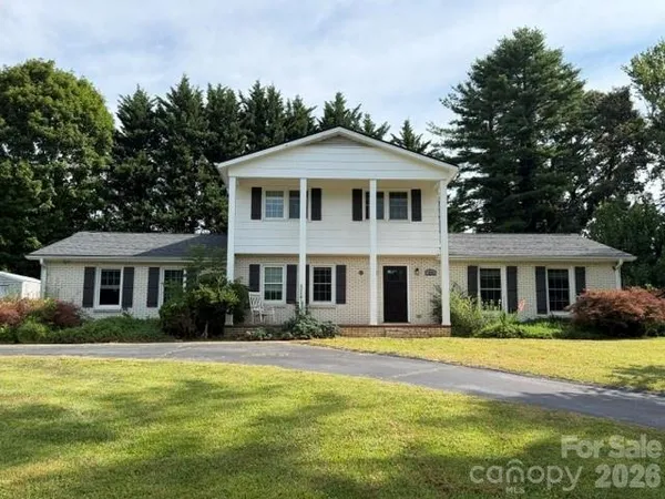 $494,895 | 1376 Glenheath Drive, Hendersonville, NC 28791