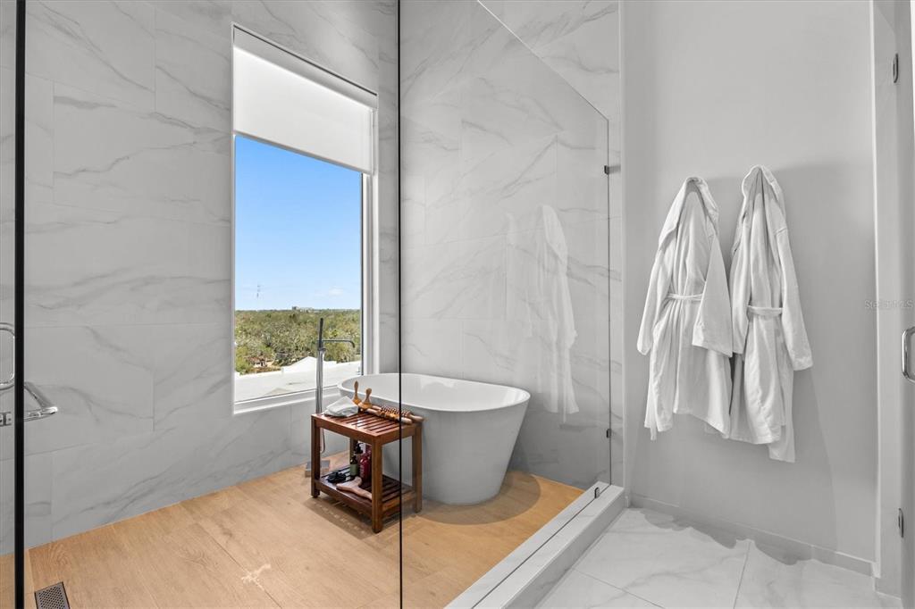 1020 Sunset Point Road, Unit 703 Clearwater, FL 33755 - Photo 8 of 50 a dining room with window