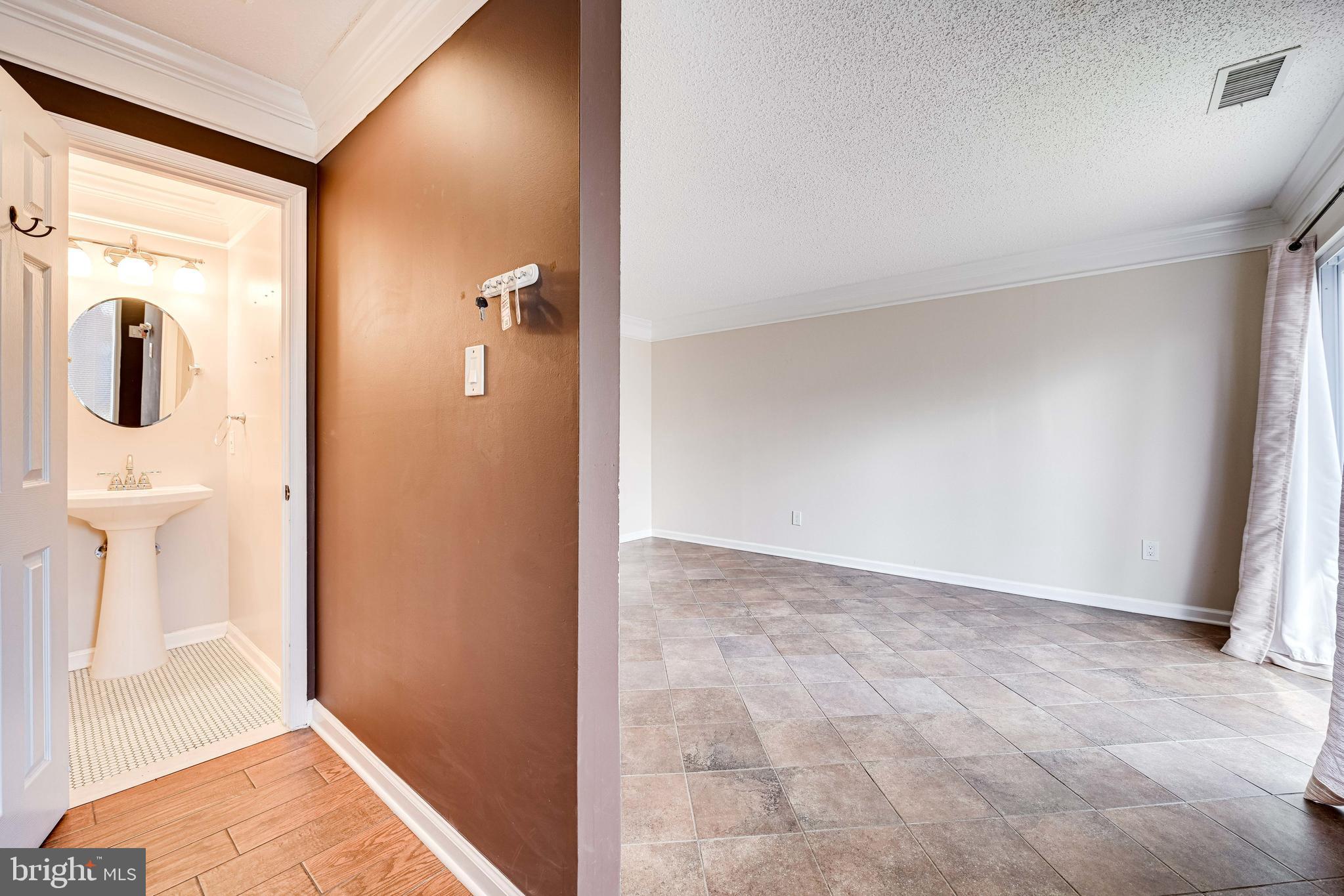 2228 Southgate Square Reston, VA 20191 - Photo 3 of 35
