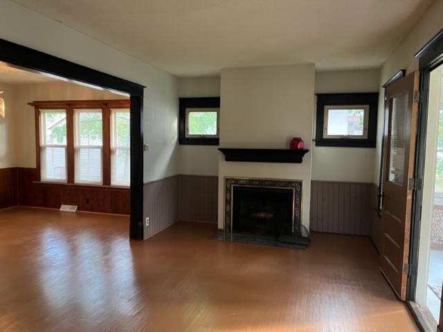 829 North 7th Street Rochelle, IL 61068 - Photo 5 of 24 an empty room with windows and fireplace
