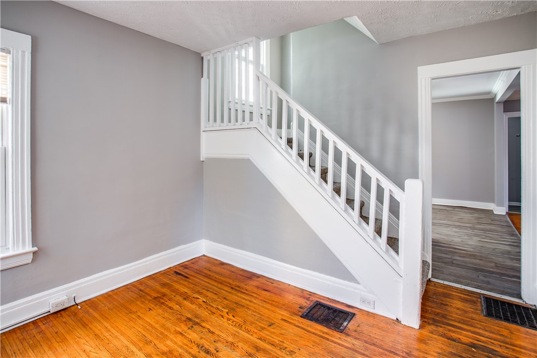 790 Genesee Street Rochester, NY 14611 - Photo 4 of 25