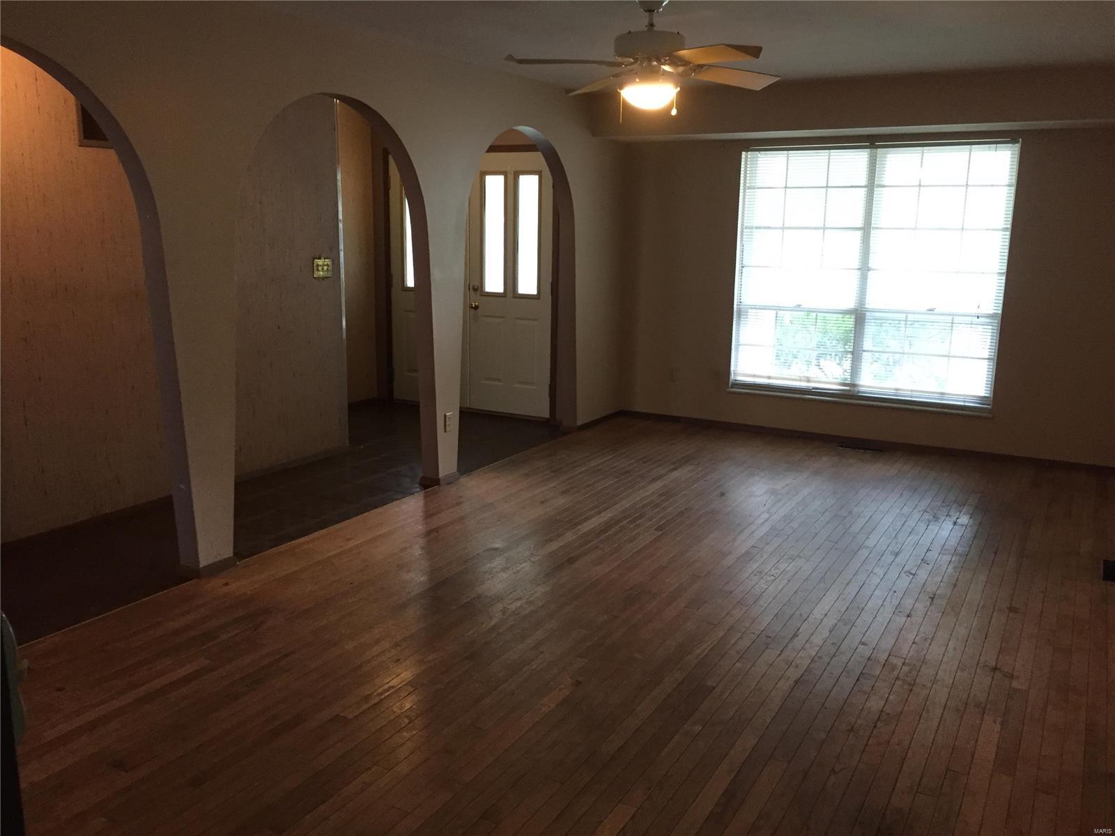 324 New Ballwin Road Ballwin, MO 63021 - Photo 3 of 18