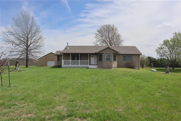 $399,900 | 3111 Southwest Lane Road, St. Joseph, MO 64504