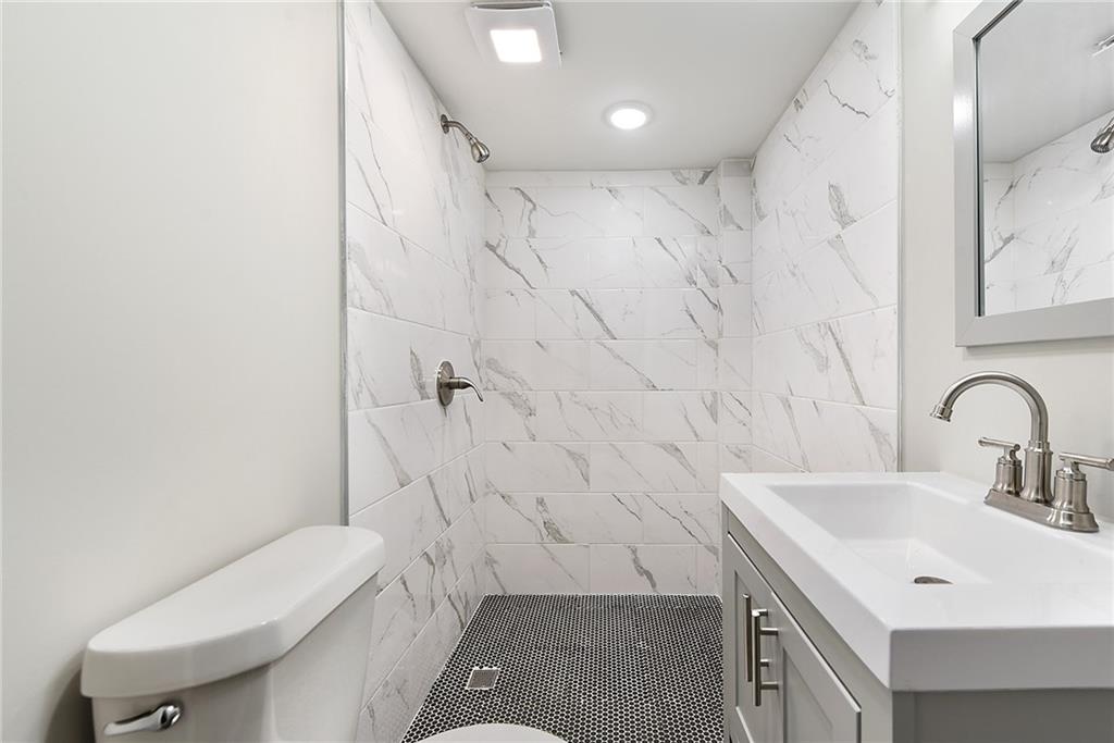 614 Springdale Drive Pittsburgh, PA 15235 - Photo 27 of 31 a bathroom with a sink a toilet and shower