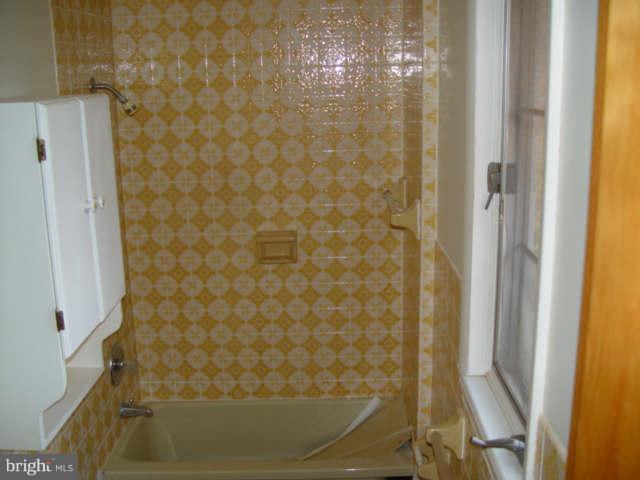 14601 Viewcrest Road Southwest Cumberland, MD 21502 - Photo 5 of 10 Bath