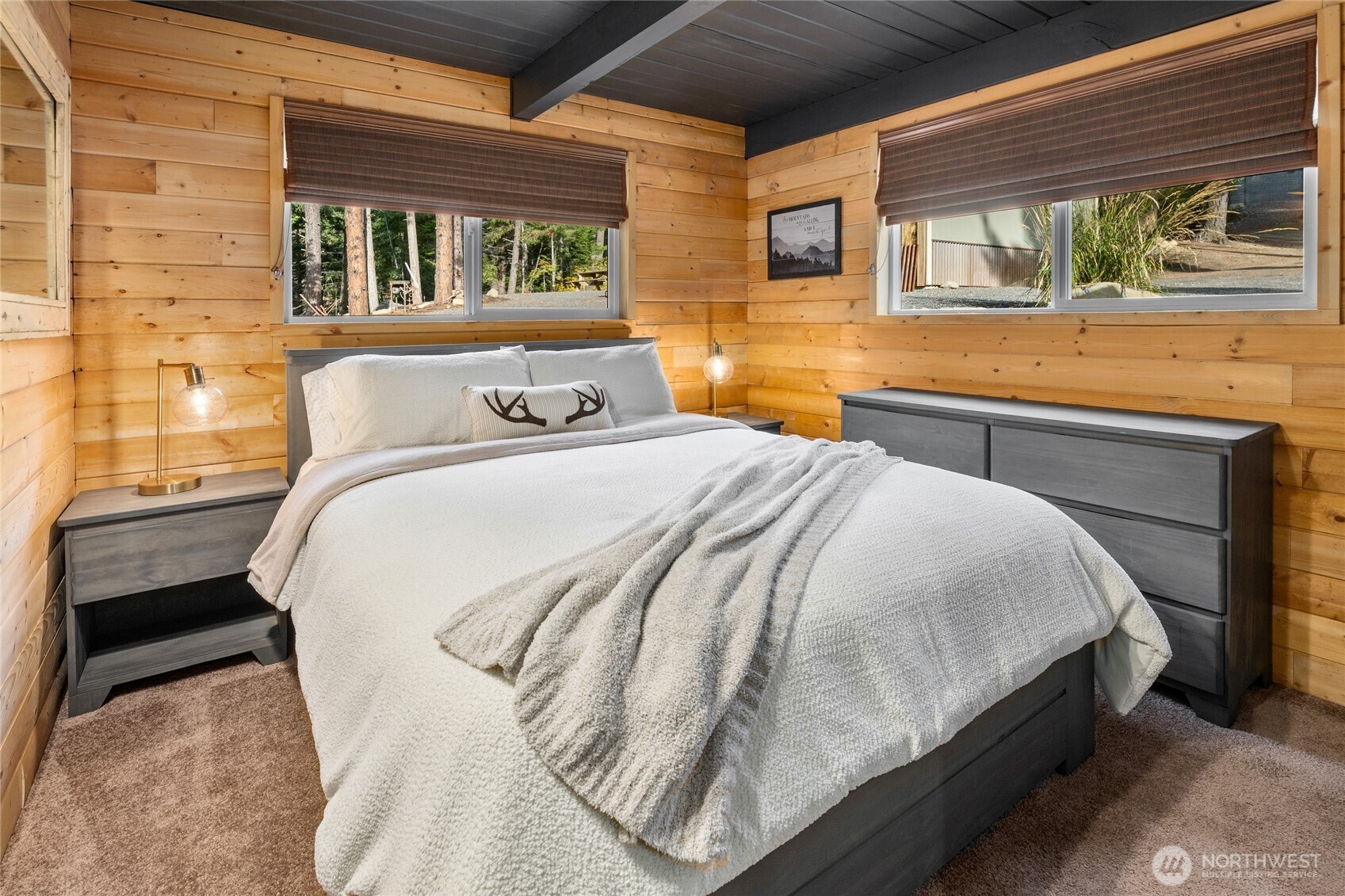 110 Deer Point Lane Ronald, WA 98940 - Photo 15 of 40 a bedroom with a bed and a window