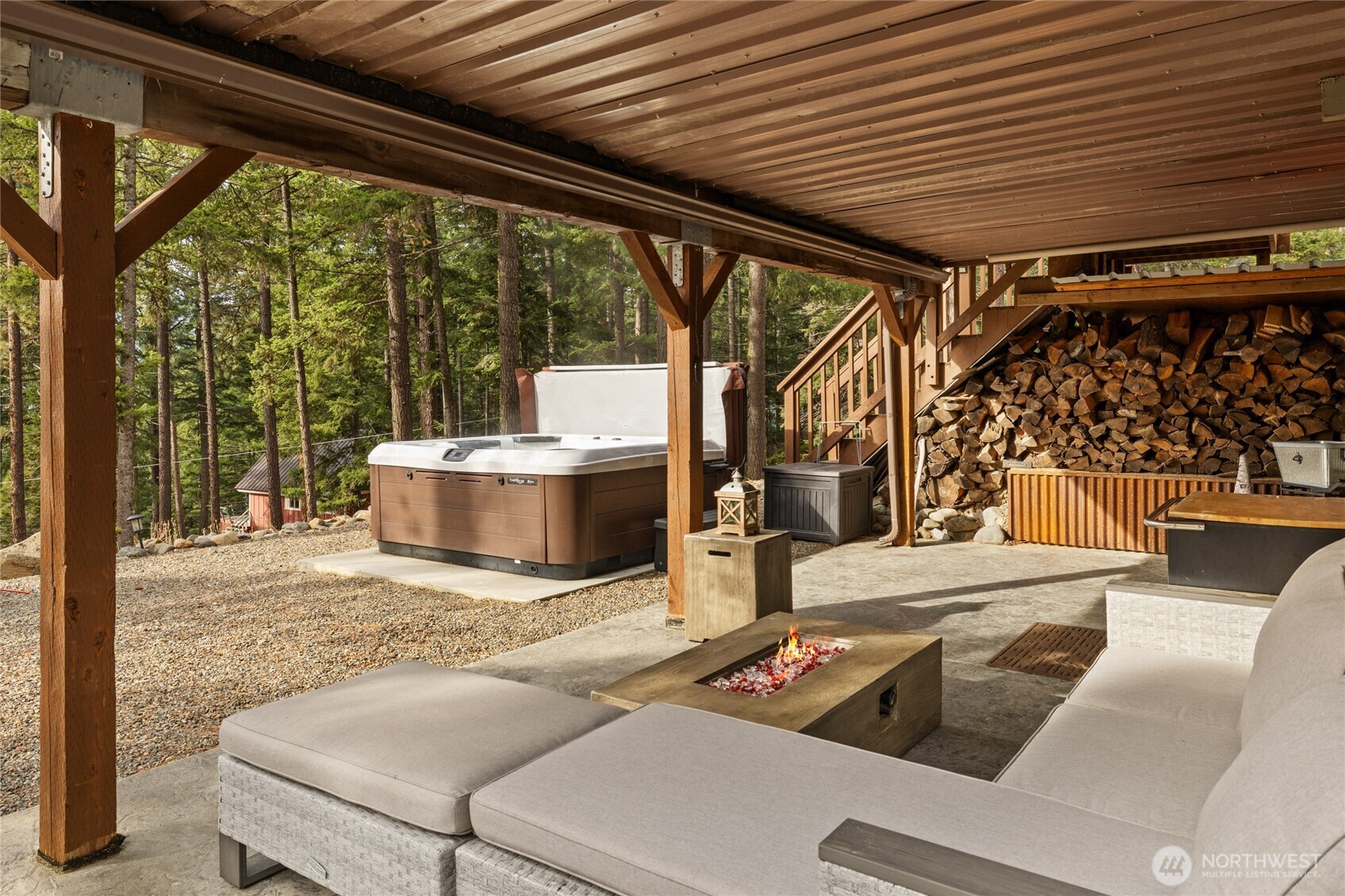 110 Deer Point Lane Ronald, WA 98940 - Photo 30 of 40 a living room with furniture and a floor to ceiling window