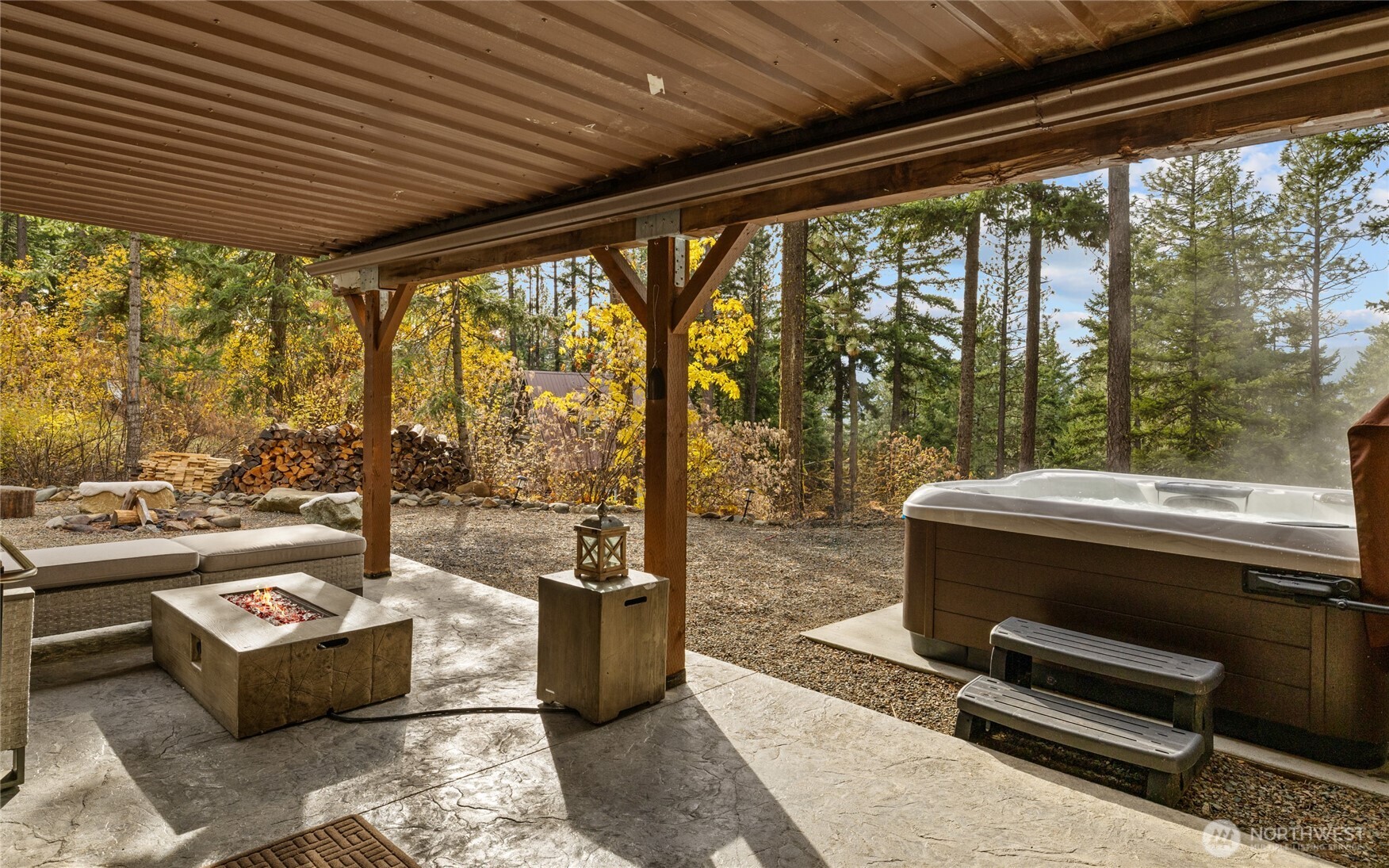 110 Deer Point Lane Ronald, WA 98940 - Photo 31 of 40 a view of a living room and floor to ceiling window