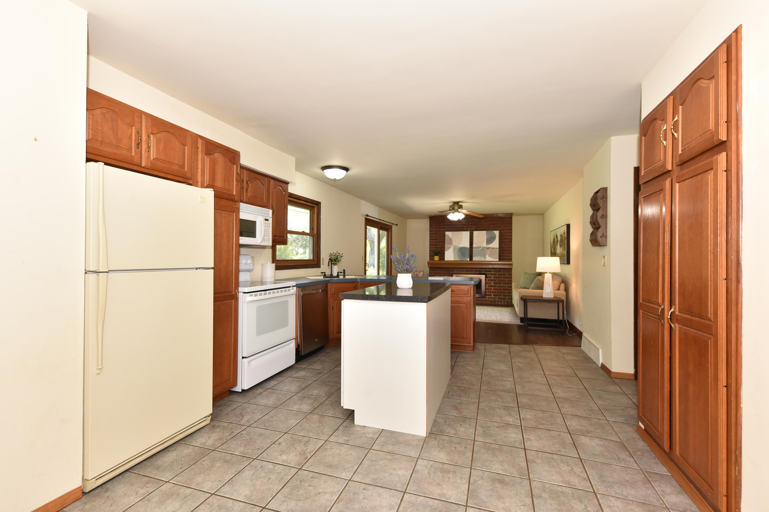 36640 Prairie Drive Summit, WI 53066 - Photo 13 of 30 Kitchen 2