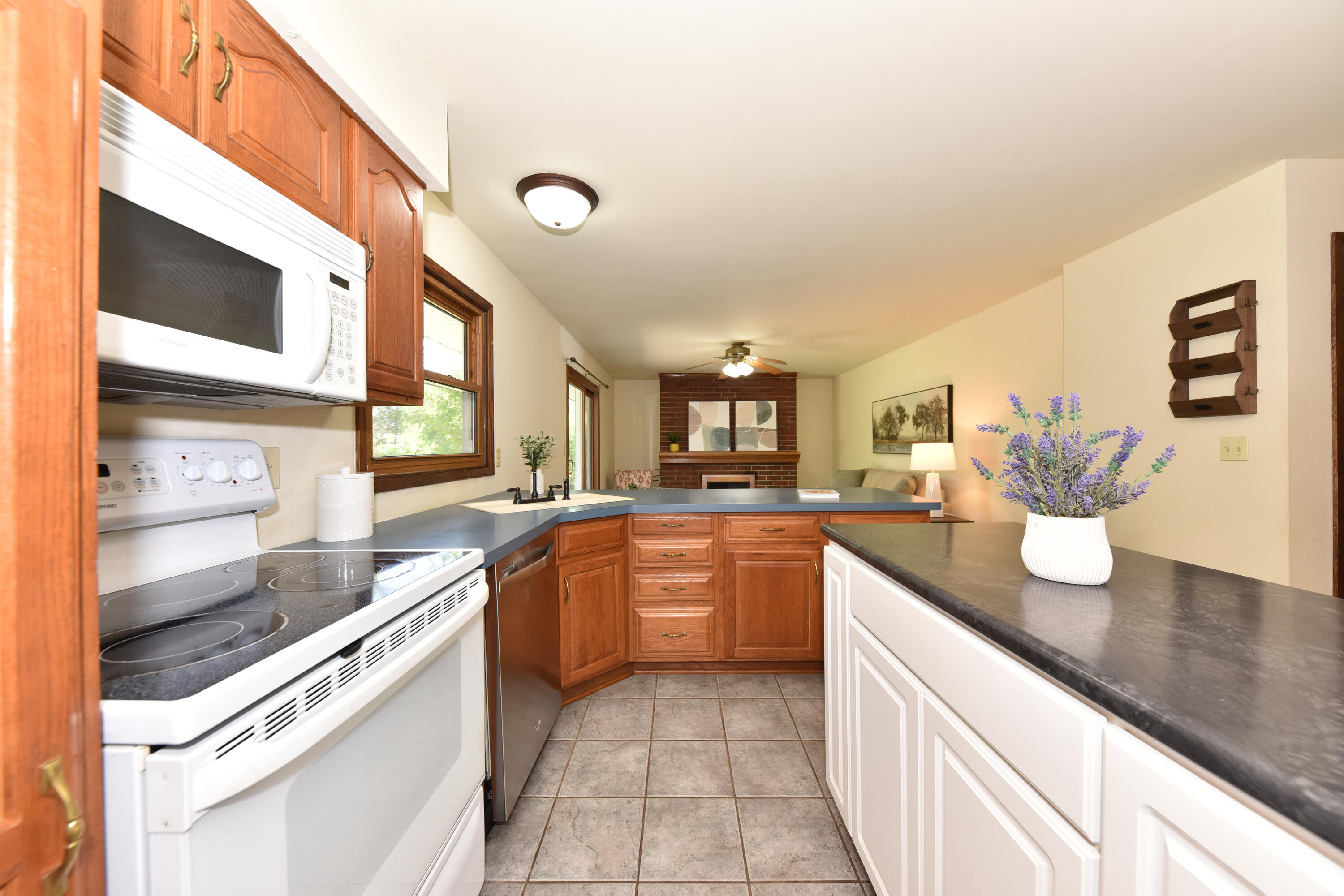 36640 Prairie Drive Summit, WI 53066 - Photo 14 of 30 Kitchen 3