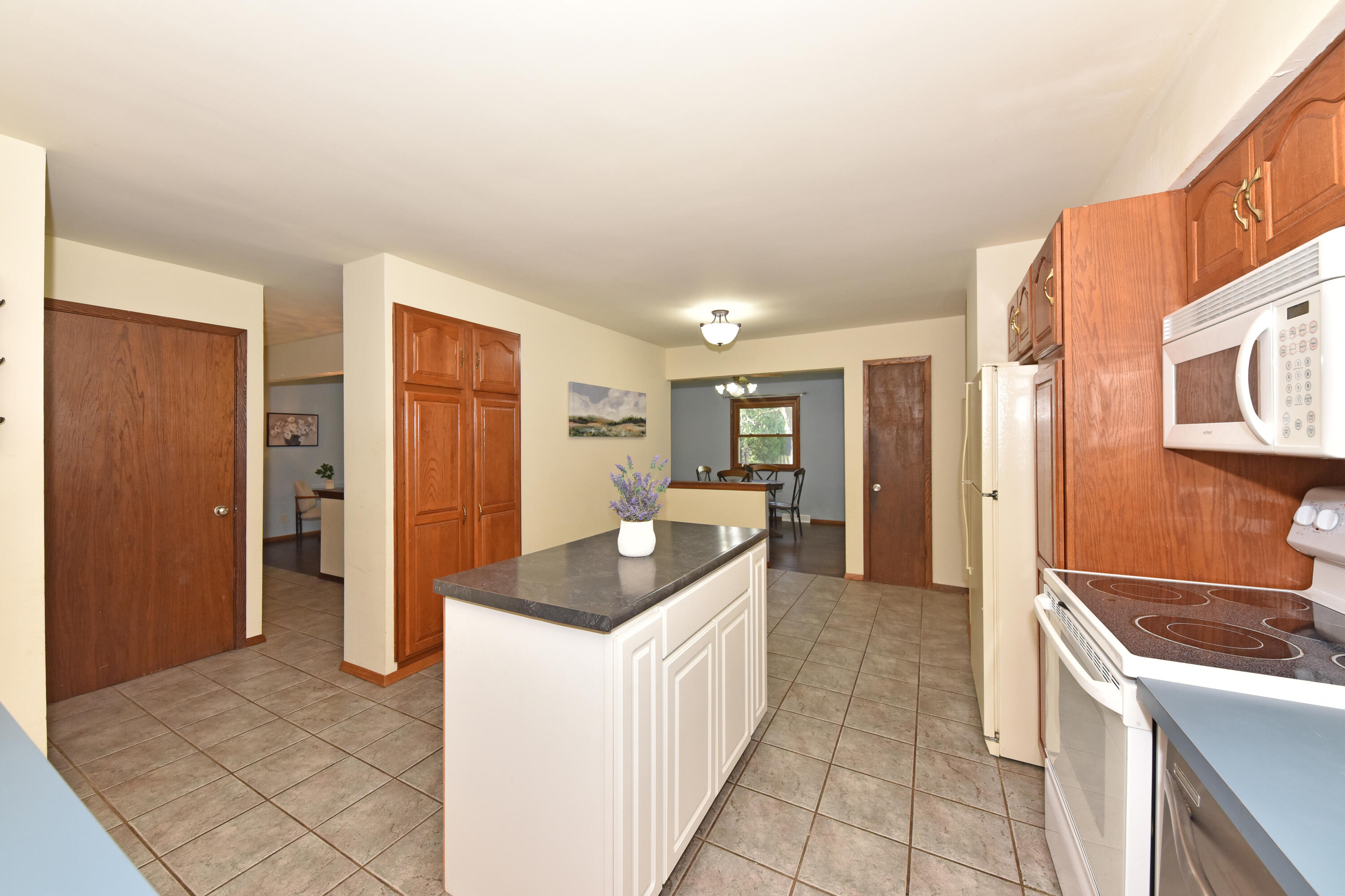36640 Prairie Drive Summit, WI 53066 - Photo 15 of 30 Kitchen 4