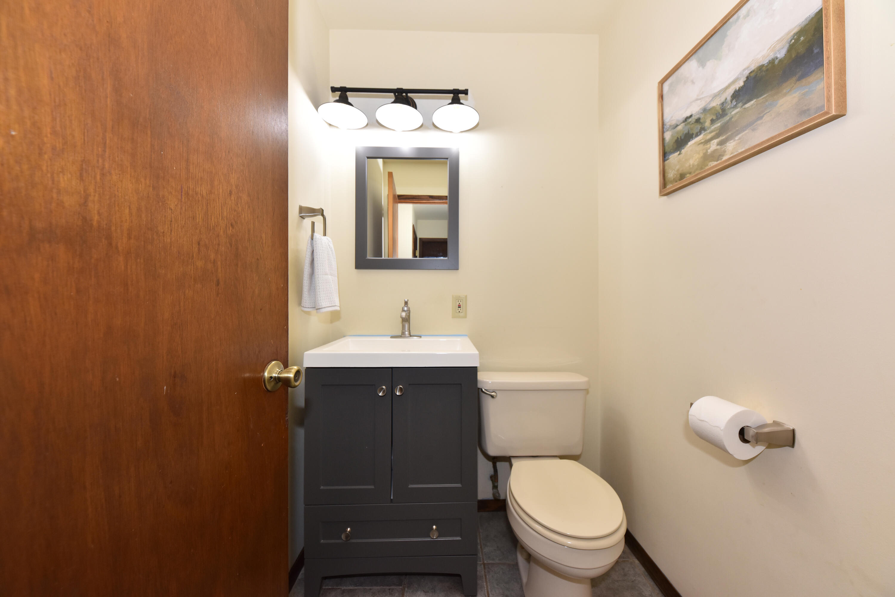36640 Prairie Drive Summit, WI 53066 - Photo 18 of 30 Powder Room